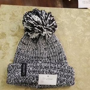 NWT WOMEN'S CALVIN KLEIN KNIT HAT WITH POM